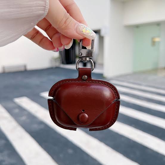 Stylish and durable airpod 2nd generation case with a secure metal clasp – perfect for a premium look for airpods case