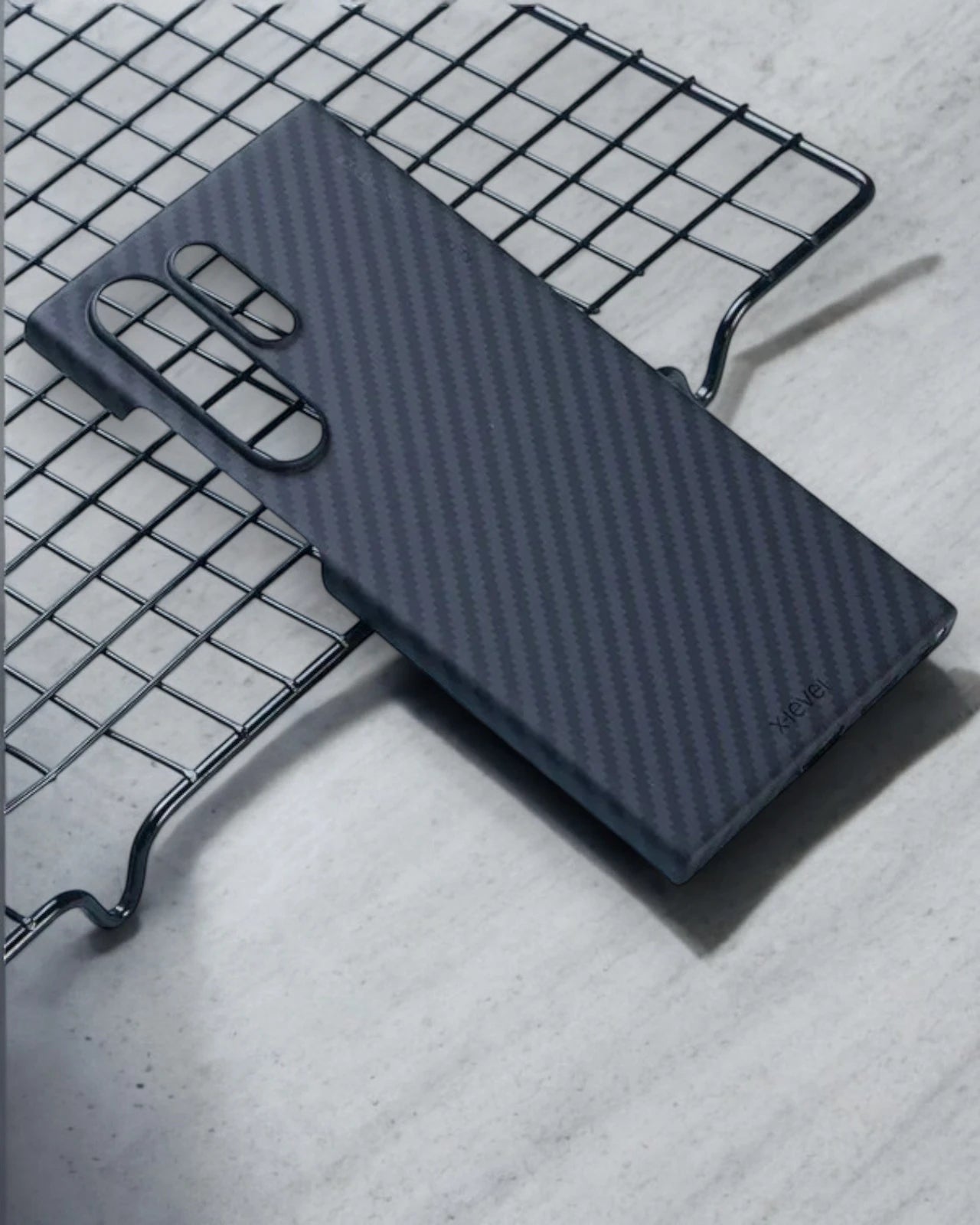 Samsung case in carbon fiber, ultra lightweight and durable, designed for seamless MagSafe compatibility and protection for S25 Ultra
