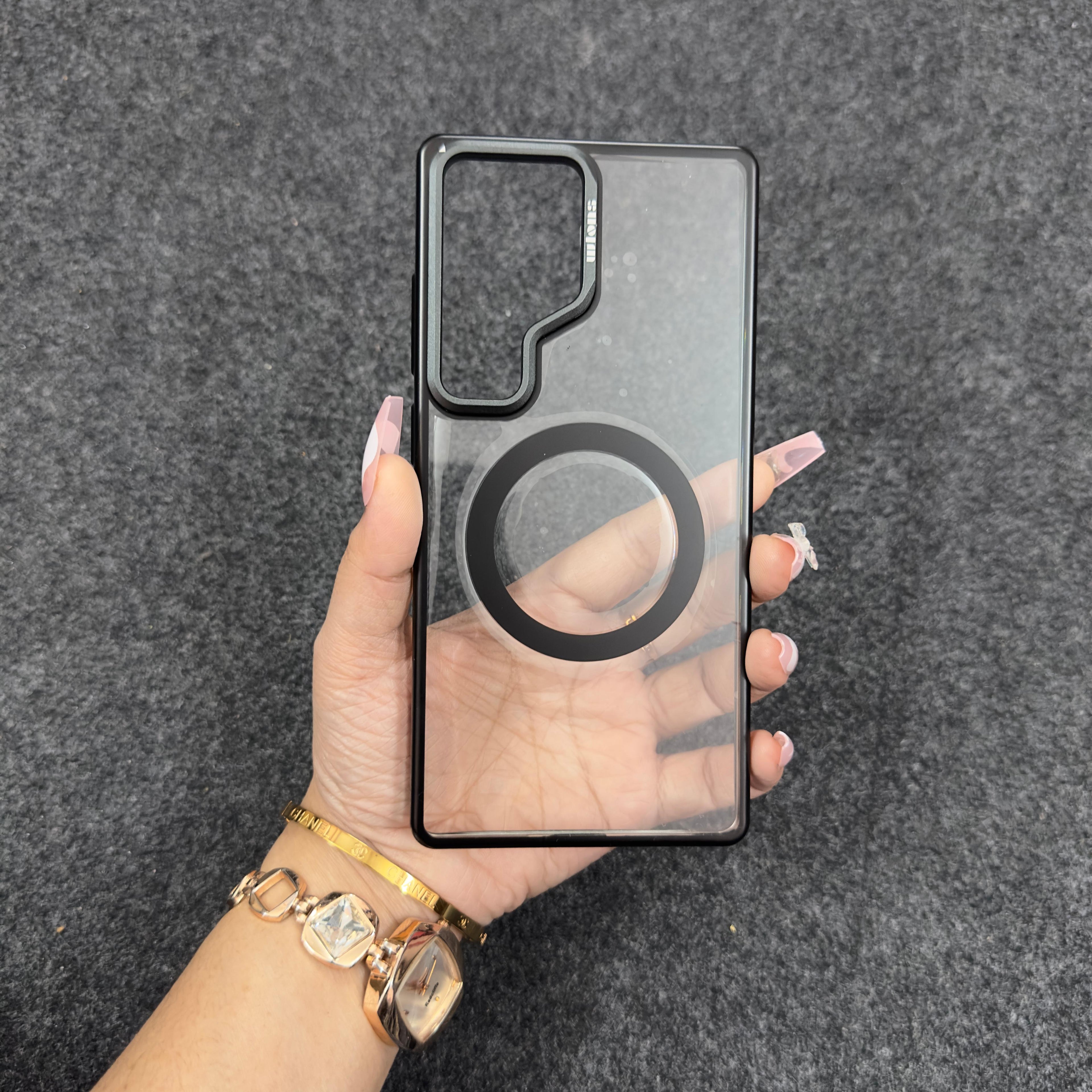Samsung S25 Ultra Transparent mobile covers with MagSafe Ring Durable and stylish iPhone cover with a transparent design, black edges, and MagSafe compatible ring for enhanced functionality