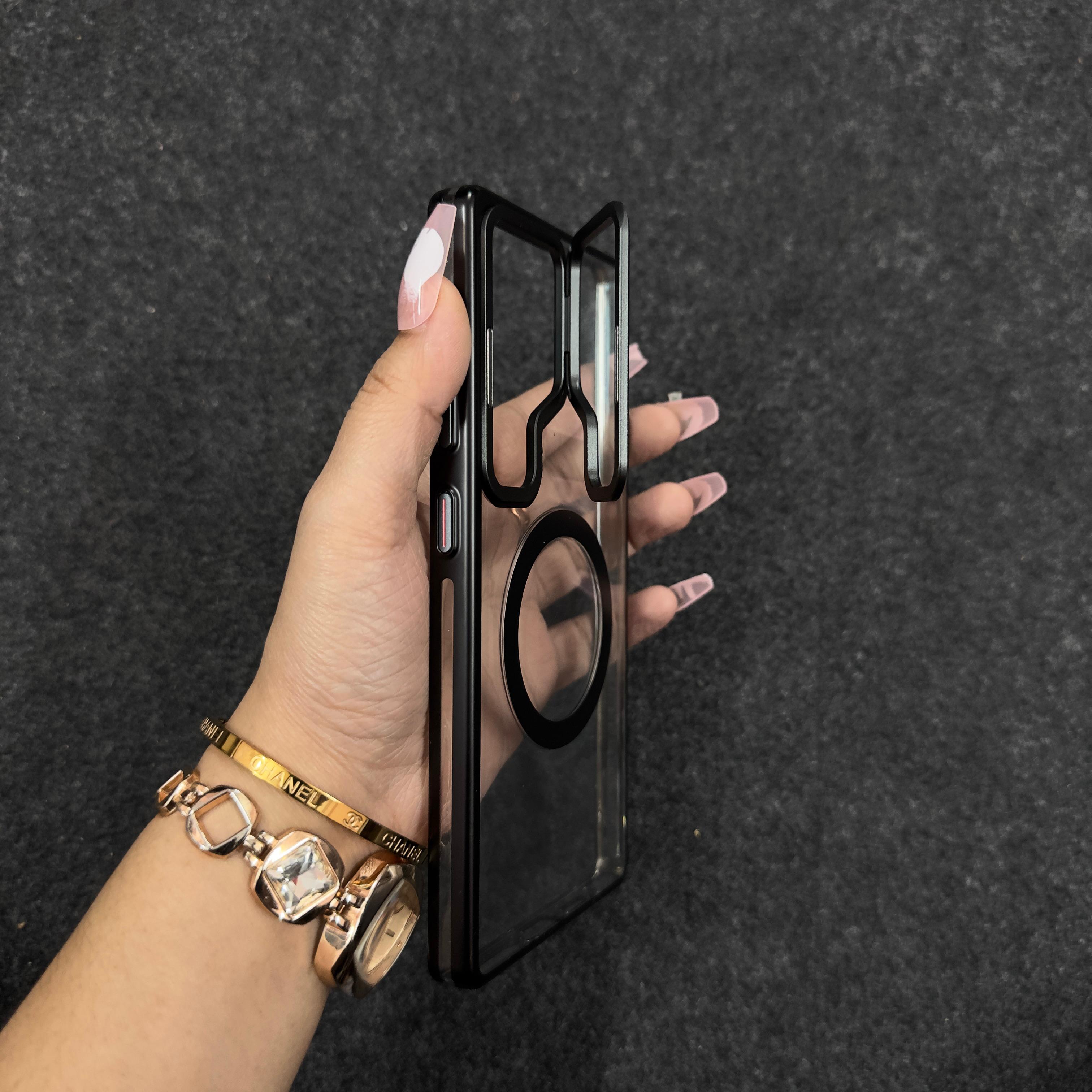 Slim Transparent Shockproof Case for Samsung S25 Ultra Lightweight clear mobile cover with reinforced black edges and a MagSafe ring, offering a perfect blend of protection and style.