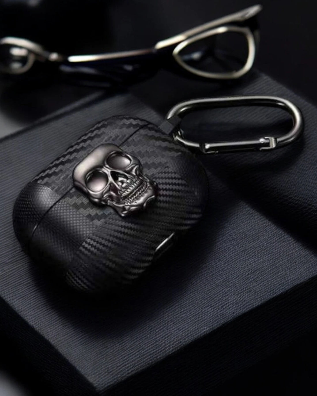Luxury gothic style AirPods Pro cover, airpods pro 2 case designed with a 3D skull detail and metal carabiner for easy carrying.