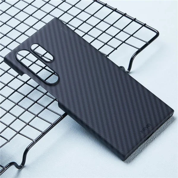 Samsung case in carbon fiber, ultra lightweight and durable, designed for seamless MagSafe compatibility and protection for S25 Ultra