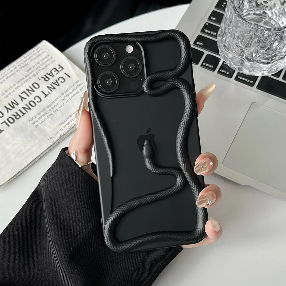 Stylish black iPhone cover with a bold 3D snake design, iphone 16 pro max cover offering a unique and edgy look. Perfect for those who love aesthetic and protective mobile covers.
